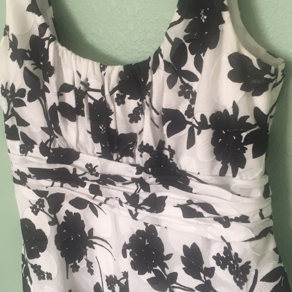 Black and white floral dress - Picture 4 of 5